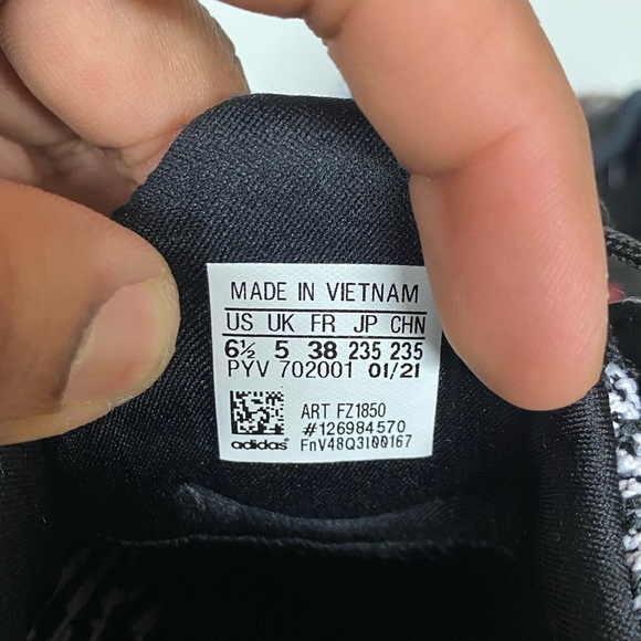 Adidas Boost Bundle Sizes 6- 6.5 - Picture 13 of 15